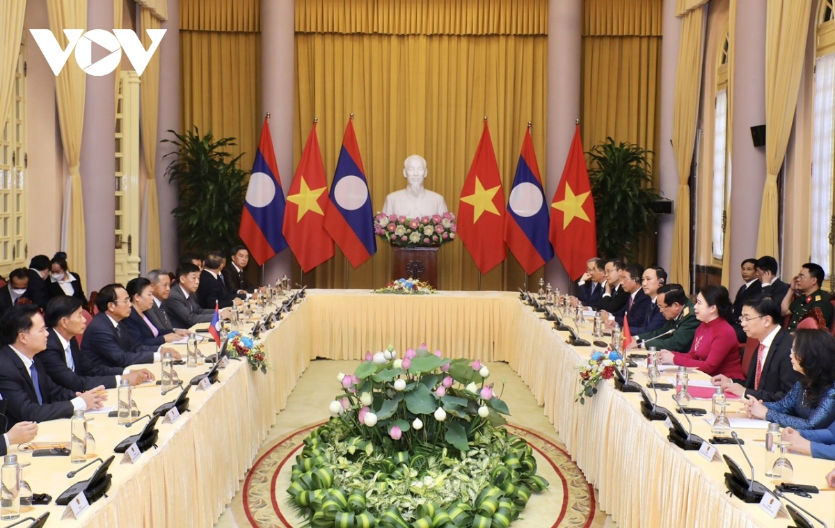 Vice Presidents of Vietnam and Laos hold talks in Hanoi